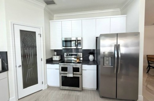 Bearss Plaza House | Heated Pool & Spa Oasis/Near Zoo/Outdoor Kitchen & Bath/With King Bed.