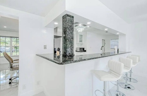 Fort Lauderdale House | Heated pool,Spacious modern 3-bed/2 bath ,/5 mile to the beach.Water canal view