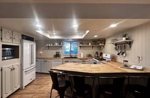 Price House | Helper Hideaway: 2 acres, Hot Tub, Fire Pit, 10ppl