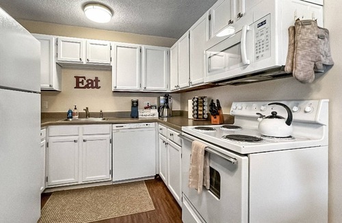 Rockrimmon Condo | Hidden Academy Gem! 2 BR, 1BA w/AC! Sleeps 4