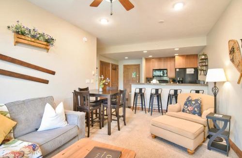 The Highlands Apartment | Highland Greens Retreat: Great Location, Near Shuttle Stops