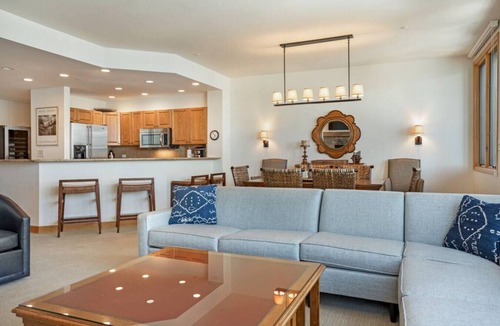 Highlands Townhomes Condo | Highlands Lodge Beaver Creek - Corner Unit