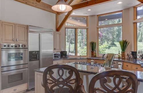 The Highlands House | Highlands Luxury Mnt Home, All Ski Run Views, Close to Gondola, Free VIP Shuttle