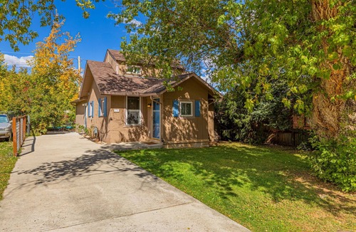 Palmer Lake House | Hiker's Hideaway- Cozy 3B bungalow with hot tub in gorgeous Palmer Lake!
