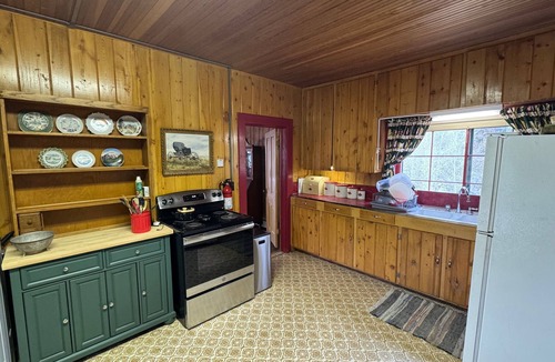 Grand Lake Cabin | Historic 1910 Lodge - Rustic Charm - Steps to Beach and Town - Screened Porch