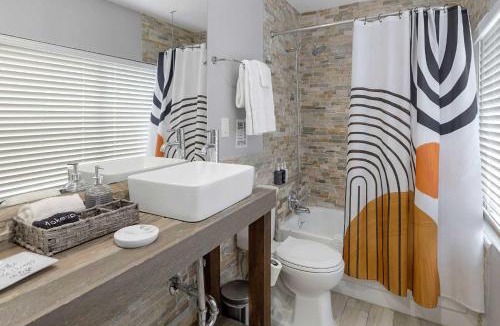 Barths Apartment | Historic Apartment Minutes to Red Rocks and Downtown Denver