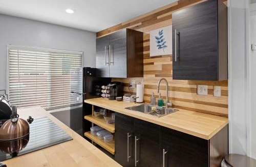 Barths Apartment | Historic Apartment Minutes to Red Rocks and Downtown Denver