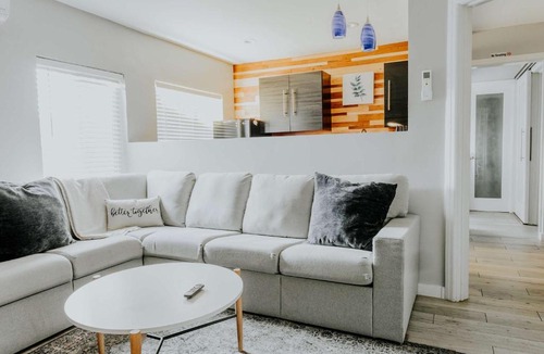 Barths Apartment | Historic Apartment Minutes to Red Rocks and Downtown Denver
