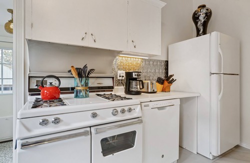 Lower Avenues Cottage | Historic Avenues Cottage-Walk Downtown!