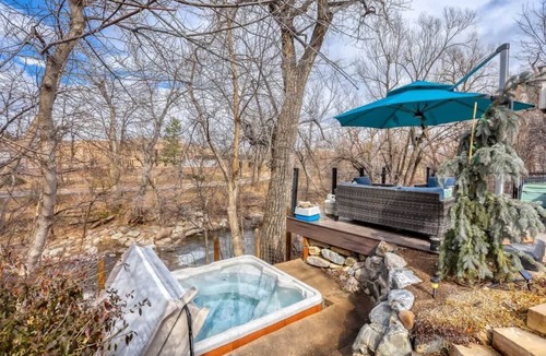 Lower Arapahoe House | Historic Boulder Creek Retreat w/Hot Tub