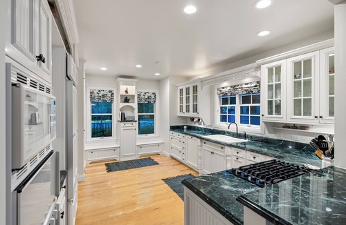 West End House | Historic Charm close to Aspen Mtn; Mtn views, hot tub and walkable to town!