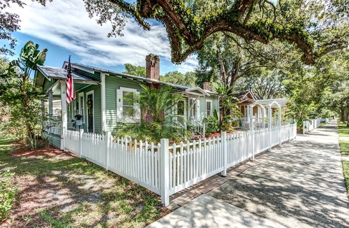 Sanford Cottage | Historic Cottage, super clean, comfortable, and well-equipped, walkable to town.