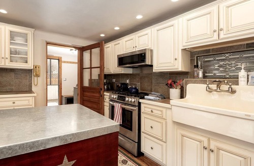Grand Lake Cabin | Historic Downtown Grand Lake Cabin with Hot Tub Walk to Beach and Shops