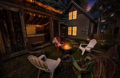 Crested Butte House | Historic Elk Ave 3 Master Suites + Hot Tub - Walk Everywhere
