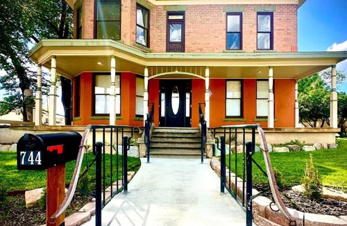 Raton House | Historic Queen Anne Art House Walk to Downtown