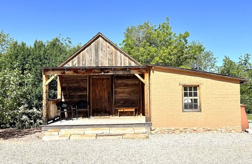 La Verkin Cabin | Historic Southern Utah Cottage- 20 miles to Zion National Park