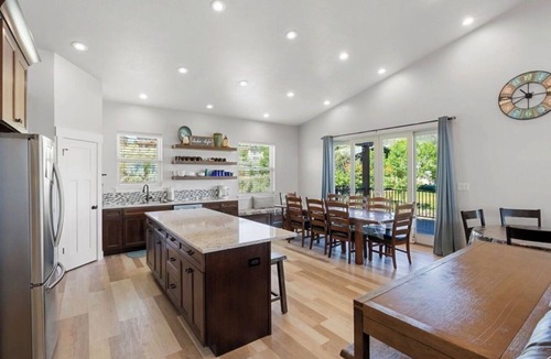Sweetwater House | Holiday Retreat-Covered Deck, Lake View, Hot Tub, Ideal Beach, Game Rm & More!