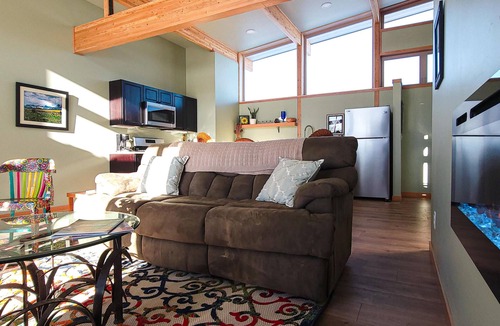 Montrose House | Home Base 360 - Amazing 360 Views and Close to Everything! Newer build!