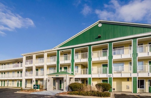 Glendale Hotel | HomeTowne Studios by Red Roof Denver - Glendale/Cherry Creek