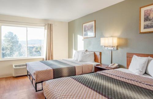 Southeast Colorado Springs Hotel | HomeTowne Studios by Red Roof Colorado Springs - Airport