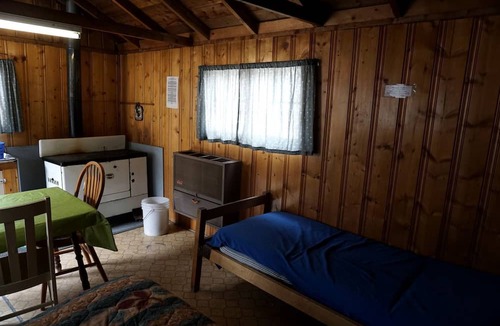 Bellvue Cabin | Homey, Pet Friendly Cabin near Lory State Park in Poudre Canyon, Colorado