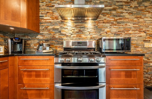 Cascade-Chipita Park Cabin | Hot Tub, 2 King Bedrooms TV in every bedroom, Amazing views.