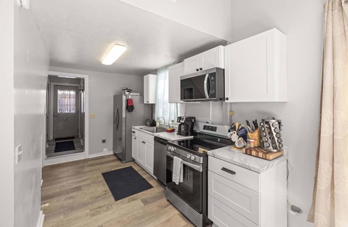 Leadville North House | Hot Tub | 2min Walk | Mtn Views | Sleeps 8 + Pets