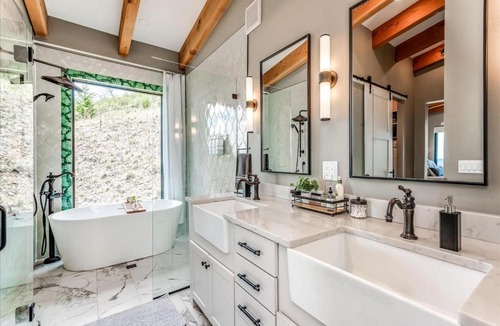 Bailey House | Hot Tub and Scenic Views at The Bailey Lodge