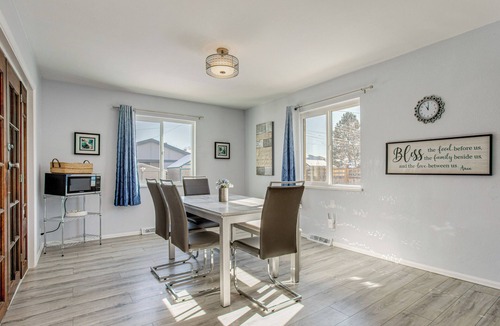 Dupont House | Hot Tub, Fire Pit! Group-Ready Stay Near Denver