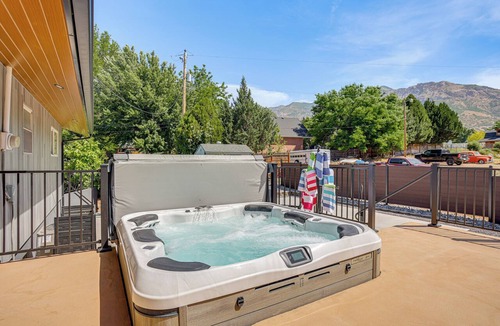 North Ogden House | Hot Tub, Game Room, Putting Green! Ogden Oasis