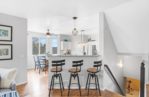 Broomfield House | Hot Tub + Gym + Workstations | Family Favorite
