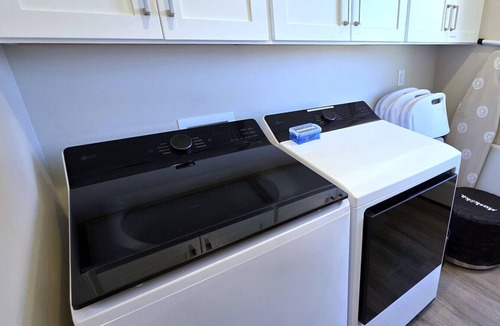Page House | Hot Tub, Kayaks, Game Room, Boat Parking, Fire Pit, King, WD
