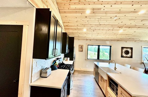 Grand Lake House | Hot Tub + Lake/Mountain Views: Gorgeous Grand Lake Retreat: 2 King Bed Suites