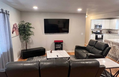 Skyway House | Hot Tub Mountain View Broadmoor Ranch Retreat Stay