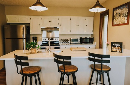 Breckenridge Ski Chalet | Hot Tub + Mtn Views 5 Min to Town Sleeps 8 Peak 7 Retreat Dog Friendly