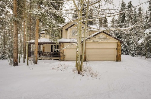Christie Heights House | Hot Tub & Ski Shuttle: Forested Breckenridge Home!