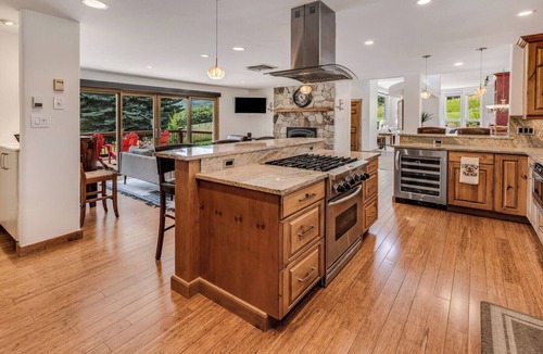 Glenwood Springs House | Hot Tub & Views w/Town & Hot Springs Nearby