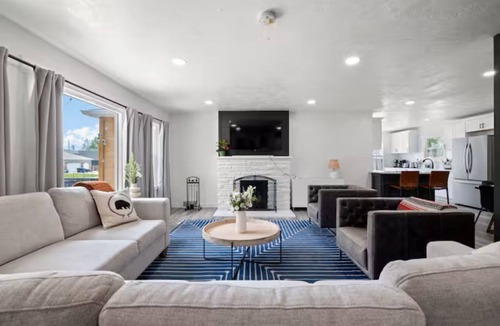 Holladay House | Hottub, Walk to town, 30 min to skiing