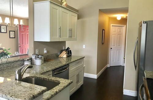 Westridge House | Huge 4 bedrooms 3 baths pool home Free wifi/cable/parking/phone