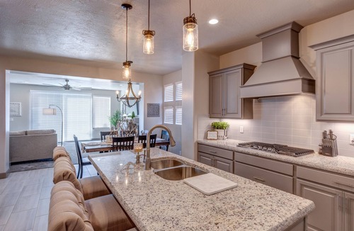 St. George Villa | Huge 4BR Sleeps 22 - Snow Canyon Views & Patios