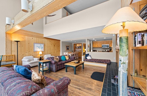 Lakeside Village Condo | Ideal Location in Keystone; 10 min Walk to Lifts/Shops/Lake w/Scenic Views