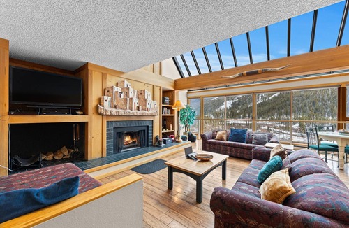 Lakeside Village Condo | Ideal Location in Keystone; 10 min Walk to Lifts/Shops/Lake w/Scenic Views