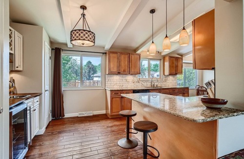 South Westminster House | Ideally Located-Park-Pet Friendly-Fenced Yard