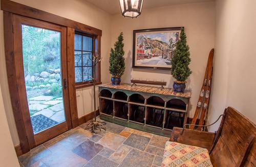 Mount Crested Butte House | INCREDIBLE views 1 block to ski area, free bus to town, hot tub,