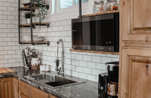 Springville Apartment | Industrial Luxury apartment - Newly remodeled and Sparkling clean!