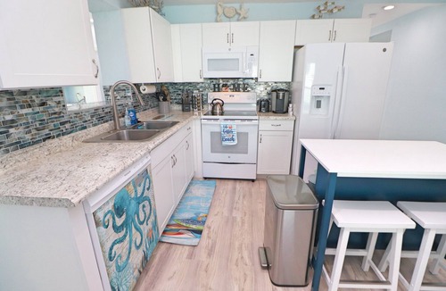 Schulte Park House | Inlaw suite, Oceanviews, Outside Dining, Peaceful Area, and Walk to Beach!