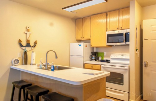 Harbor Village Condo | Inn Building Condo #207 1 Bed, 1 Bath