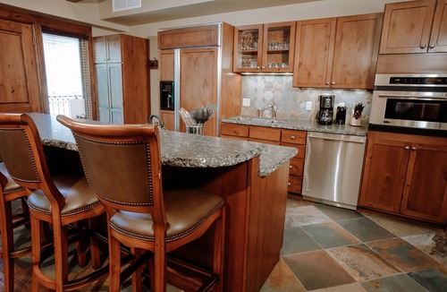 West End Hotel | Innsbruck Aspen | Deluxe Two-Bedroom Suite 02 w/Hot tub, Centrally located