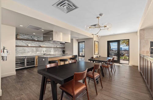 Cherry Creek Apartment | 🌆✨ InScape: Cherry Creek Private Suite 🌌 ♨️ Hot Tub ✦ Heated Pool✦Gym✦2 King Beds