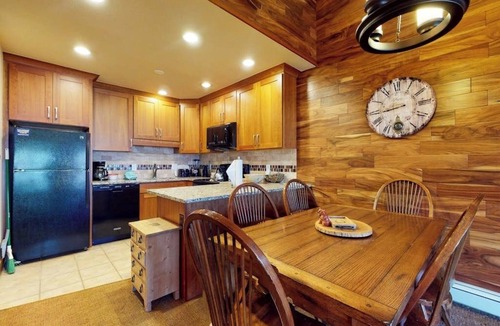 Copper Mountain Village Condo | Inviting mountain condo w/shared outdoor pool, WiFi, gas fireplace - near slopes